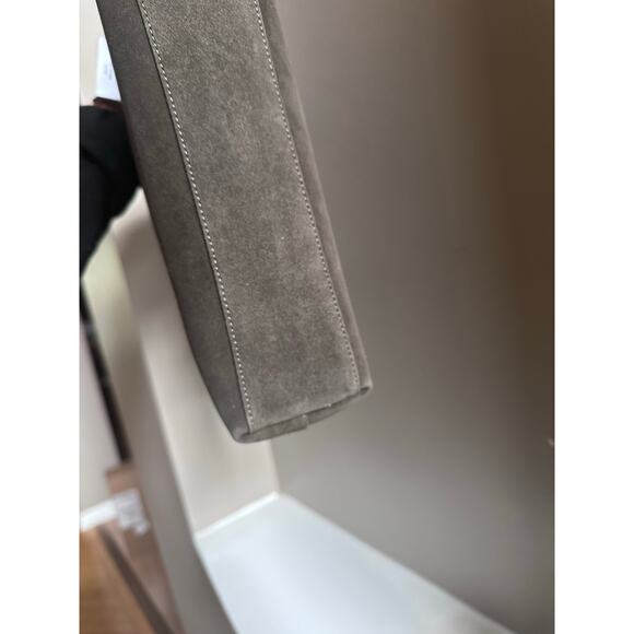 COACH
Brooklyn Medium Suede Shoulder Bag 28 - Picture 8 of 13